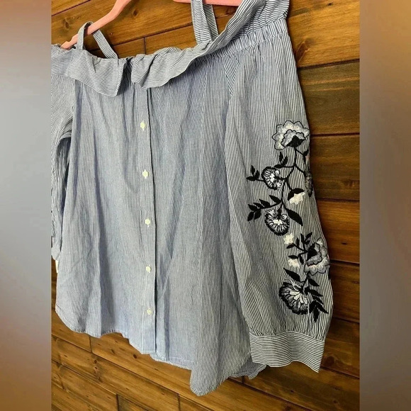 Loft Stripe Floral Embroidered Cold Off Shoulder Button Front Ruffle Top Size S - Picture 5 of 8